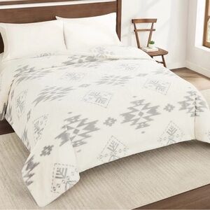 Pendleton Faux Fur Luxe Blanket QUEEN 98" x 92" Birch Tree